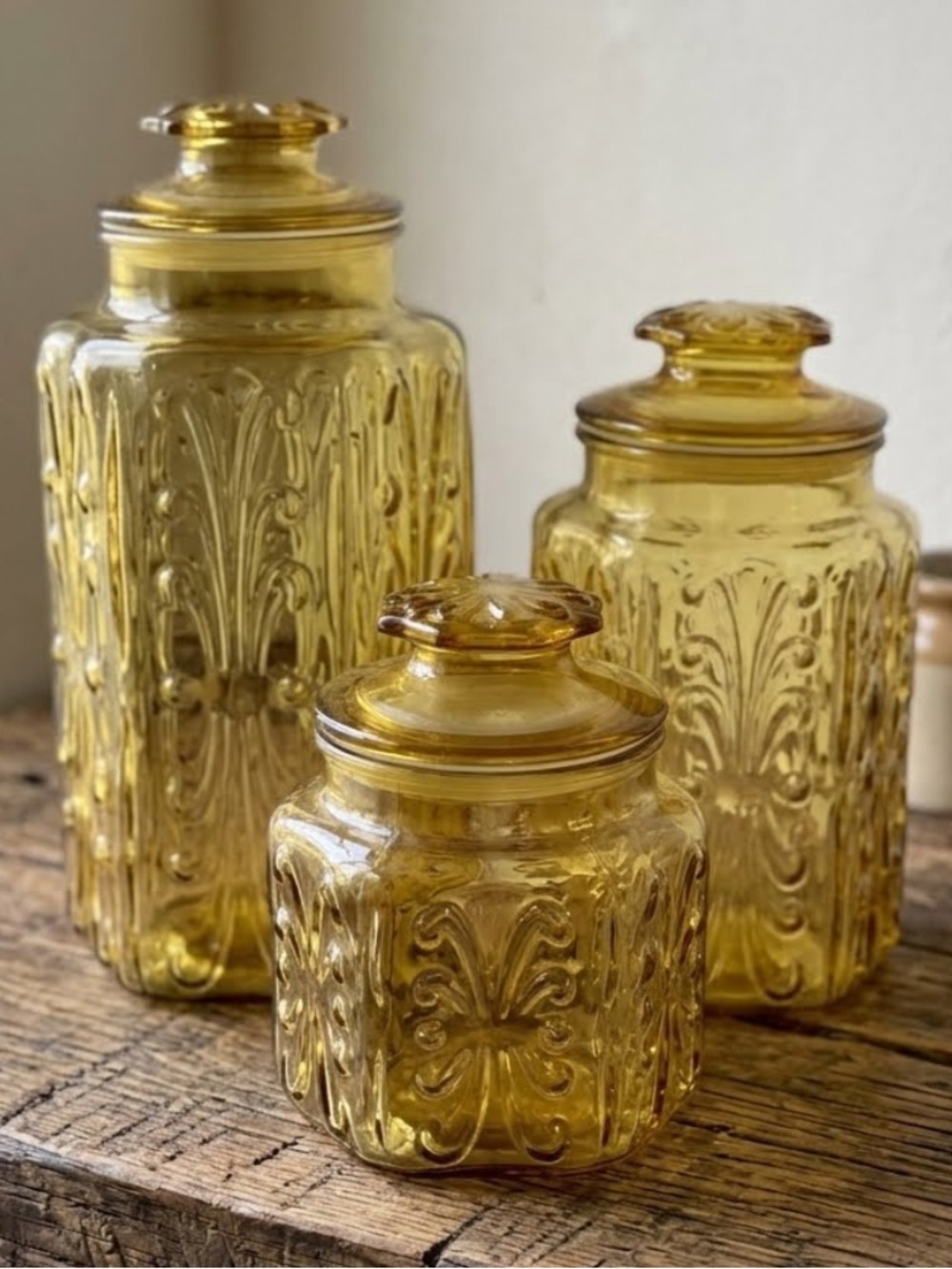 Vintage L.E. Smith Imperial Amber Glass Canister Jars
Atterbury Scroll
MCM